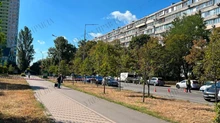 Полиция перекрыла улицу в Киеве, где, по данным УП, произошла перестрелка между СБУ и ГУР
